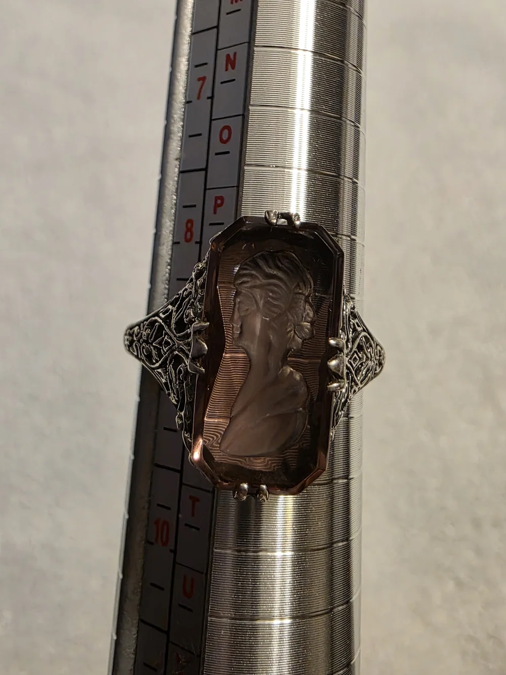 vintage Creations elegant silver
